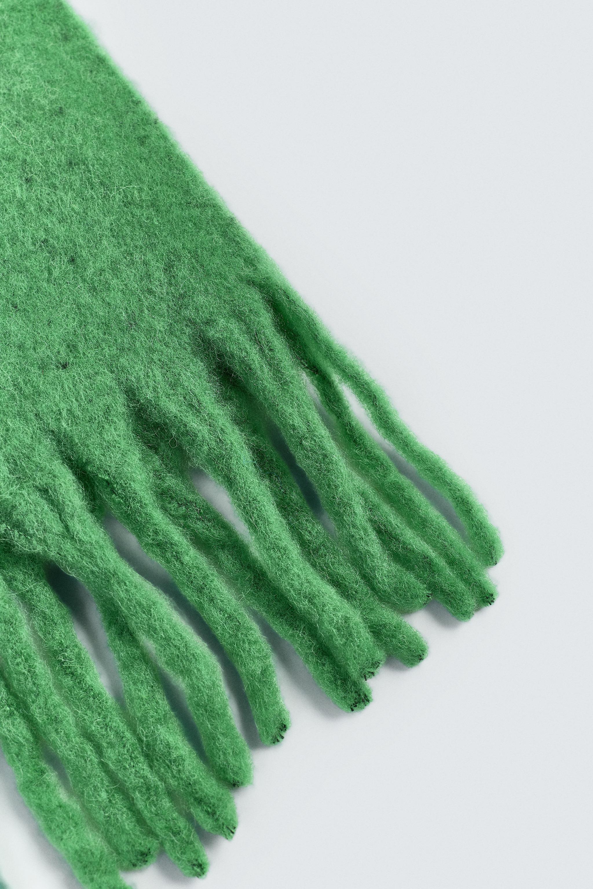 BRUSHED TEXTURE FRINGED SCARF